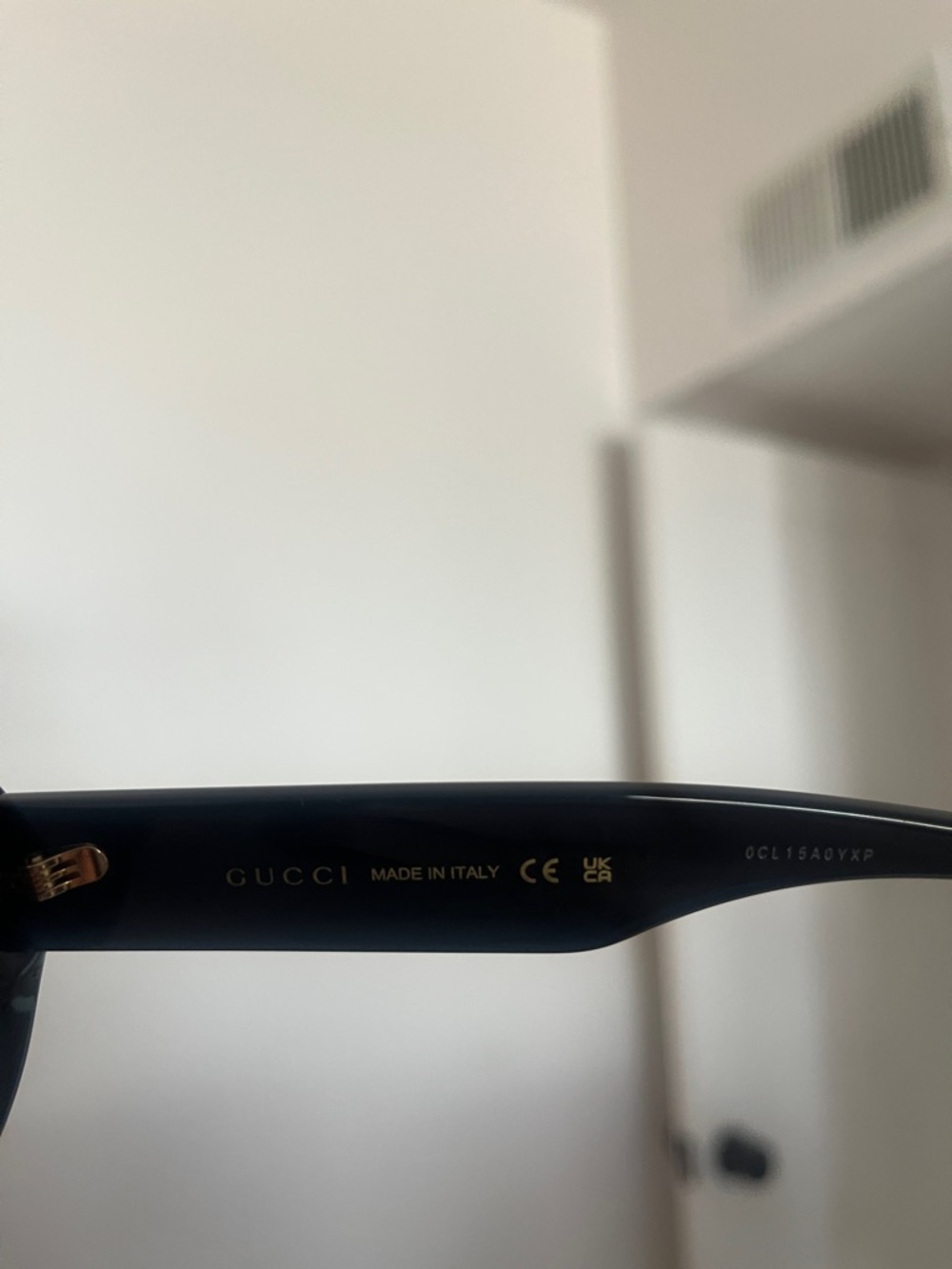 Gucci Black Round Frame Sunglasses with Gold Logo - Picture 5 of 6